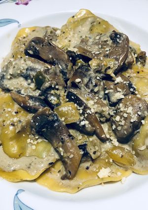 A picture of Creamy Mushrooms 🍄 with Ravioli.