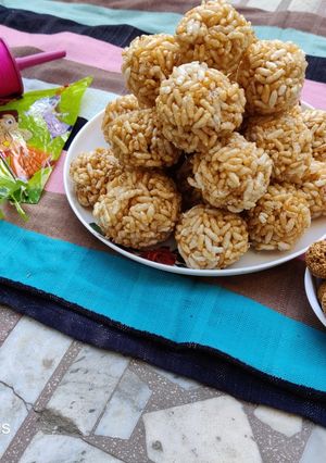 મમરાના અને તલના લાડુ રેસીપી મુખ્ય ફોટો