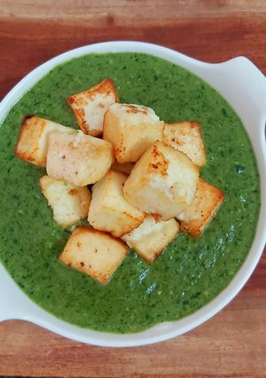 A picture of Saag Paneer.