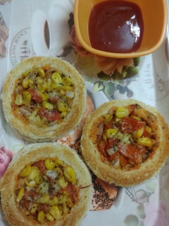 பிரெட் பீட்ஸா டிஸ்க் (Bread pizza disk recipe in tamil) செய்முறை முக்கிய புகைப்படம்
