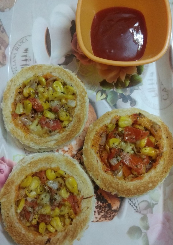 பிரெட் பீட்ஸா டிஸ்க் (Bread pizza disk recipe in tamil) செய்முறை முக்கிய புகைப்படம்