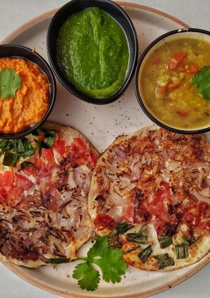 A picture of Veg uttapam.