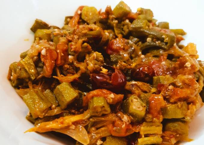 Bhindi ki Bhujia Recipe by Kashaf Khan - Cookpad