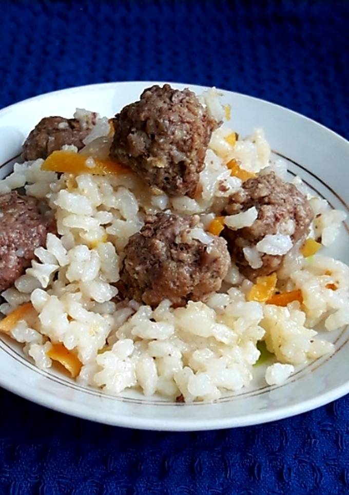 Плов із фрикадельками