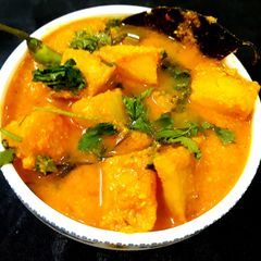 A picture of Dum Aloo.