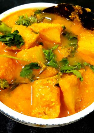 A picture of Dum Aloo.