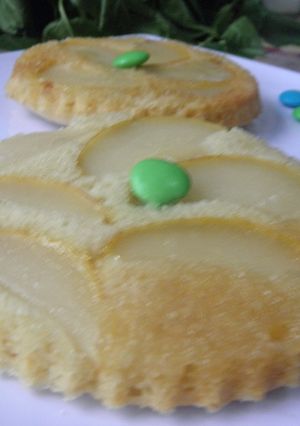 Una foto de Torta de ricotta y pera (tartitas)