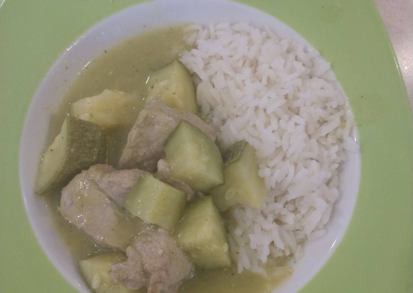 Puerco en salsa verde con calabacitas