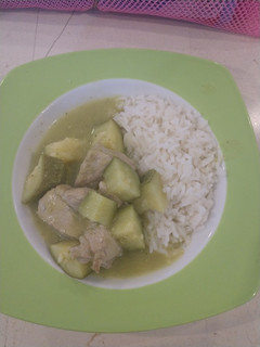Una foto de Puerco en salsa verde con calabacitas