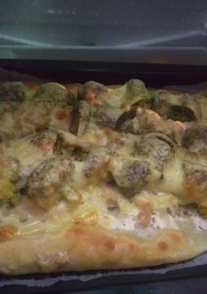Csirkés-brokkolis pizza recept fotója