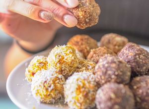 Foto principal de Bolitas energéticas 3 versiones con 3 ingredientes