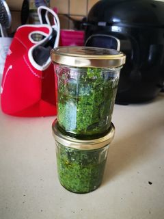 Une photo de Pesto de fanes de carottes