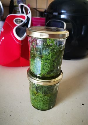 Une photo de Pesto de fanes de carottes