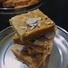 A picture of Besan Chakki.