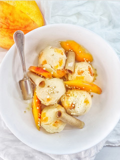 Una foto de Helado cremoso de melocotón