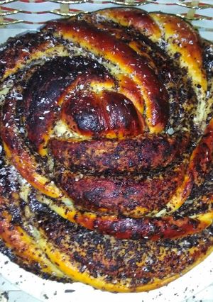 A picture of Chocolate pawri (donut bread).