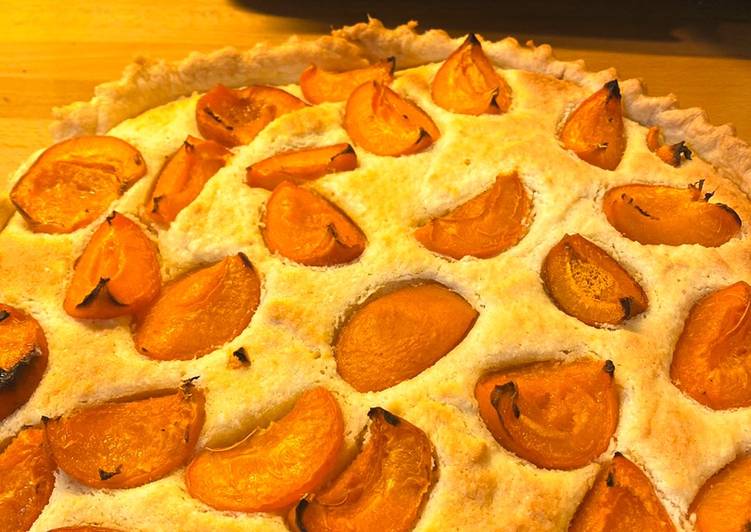 Apricot & almond frangipane tart