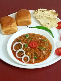 પાઉંભાજી (Pav Bhaji Recipe in Gujarati) રેસીપી મુખ્ય ફોટો