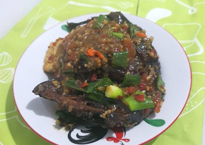 Resep Sale Ikan Lele Asap Pedas Ala Fe Oleh Cia Febri Cookpad