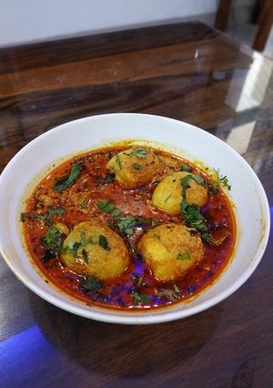 A picture of Egg curry.