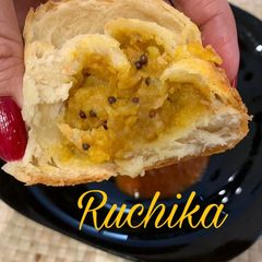 A picture of Baked wada paav.
