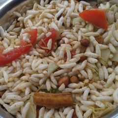 Spicy puffed rice (masala murmure) A picture of Spicy puffed rice (masala murmure).
