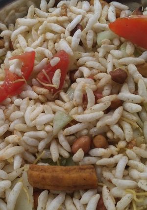 A picture of Spicy puffed rice (masala murmure).