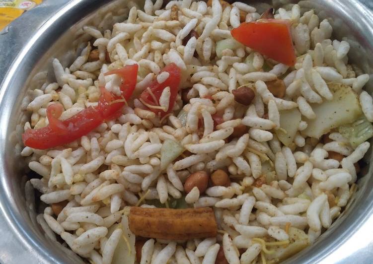 Spicy puffed rice (masala murmure)