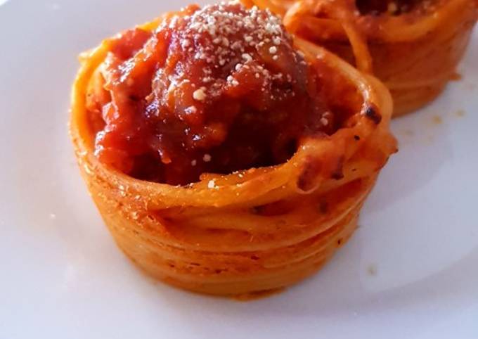 Simple Way to Prepare Any-night-of-the-week Homemade Meat Balls in Spaghetti cups