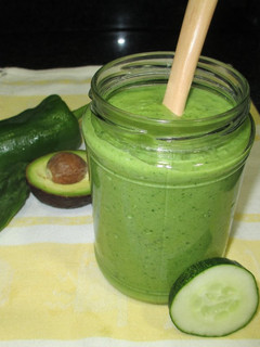 Una foto de Crema fría de espinaca, avocado, pimiento y pepino