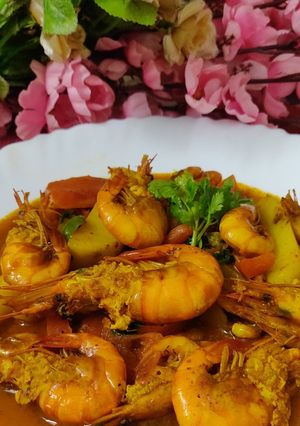 চিংড়ি আলুর কারি (chingri aloor curry recipe in Bengali) রেসিপির প্রধান ছবি