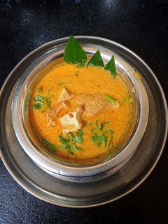 சிக்கன் சால்னா ரெசிபி (Chicken Salna Recipe in tamil) செய்முறை முக்கிய புகைப்படம்