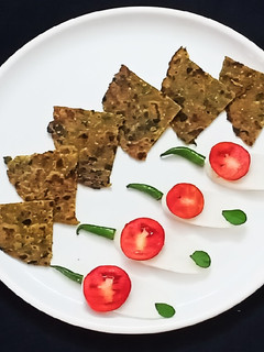 મેથી ના ઢેબરા (Methi Dhebra Recipe In Gujarati) રેસીપી મુખ્ય ફોટો