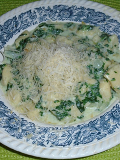Gnocchi spenótos mártásban recept fotója
