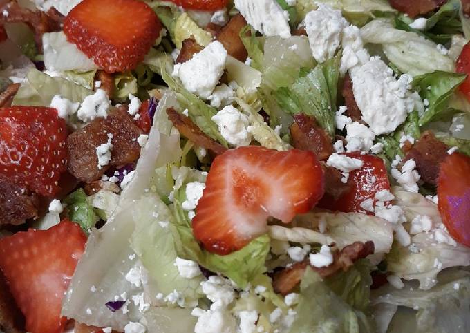 Step-by-Step Guide to Prepare Favorite Strawberry Bacon Blue Salad