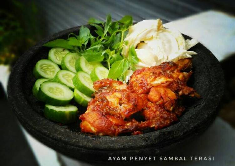 Ayam penyet sambal terasi