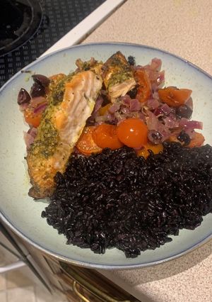 A picture of Pesto Oven baked salmon with vegetables & Gran Nero.