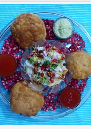 ખાસ્તા કચોરી(khasta kchori Recipe in Gujarati) રેસીપી મુખ્ય ફોટો