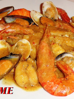 Una foto de Rape con marisco en salsa