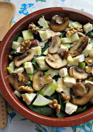 A picture of Camembert salad with walnuts and apple.
