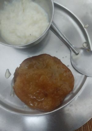 A picture of Sawan malpua and kheer.