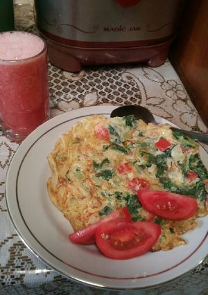 Foto resep Diet Mayo Hari 1- Omelete bayam dan tomat (makan siang)
