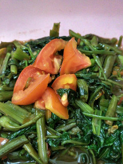 Foto resep Tumis kangkung saus tiram pedas😋