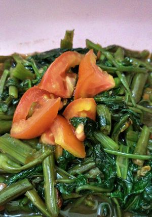 Foto resep Tumis kangkung saus tiram pedas😋