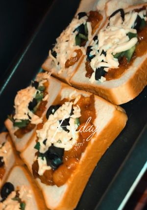صورة لوصفة بيتزا 🍕 التوست سهله وسريعه