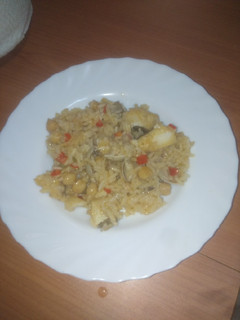Una foto de Arroz con bacalao, almejas y garbanzos