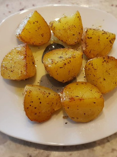 Una foto de Patatas espaciadas al horno: guarnición