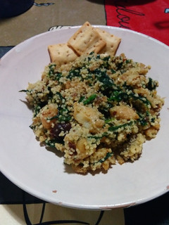 Una foto de Cous-cous con bacalao, espinacas y ciruelas secas