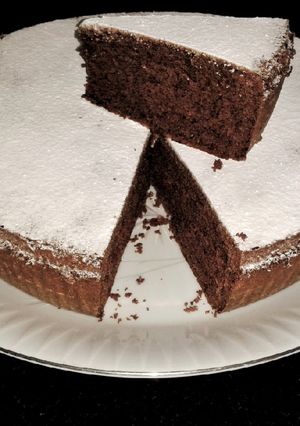Una foto de Torta austríaca de chocolate (Sachertorte sin relleno)
