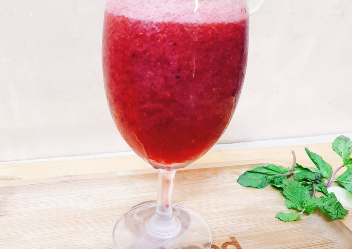 Strawberry mint mojito